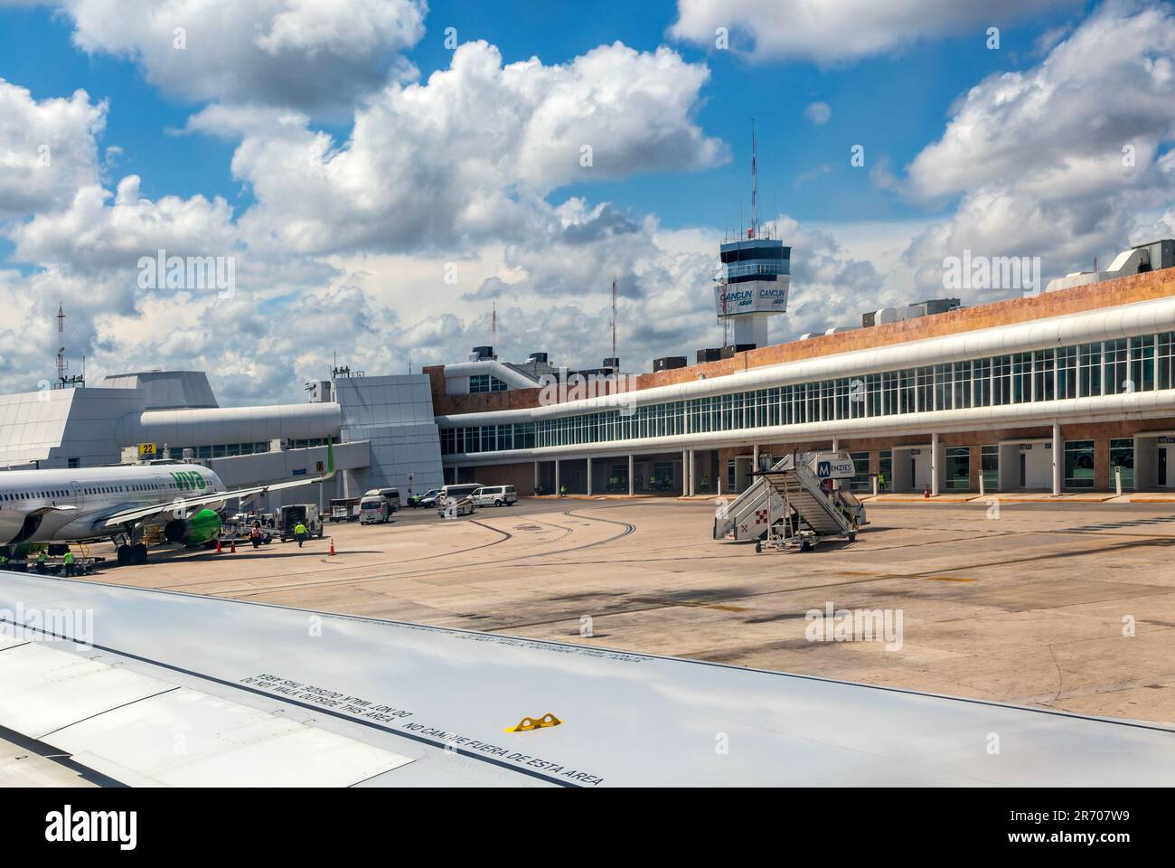 Control tower and terminal buildings, Terminal 2, Cancun International