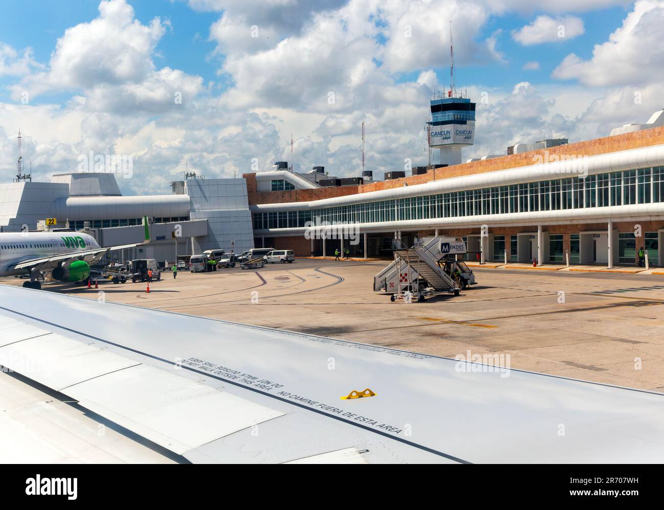 Control tower and terminal buildings, Terminal 2, Cancun International