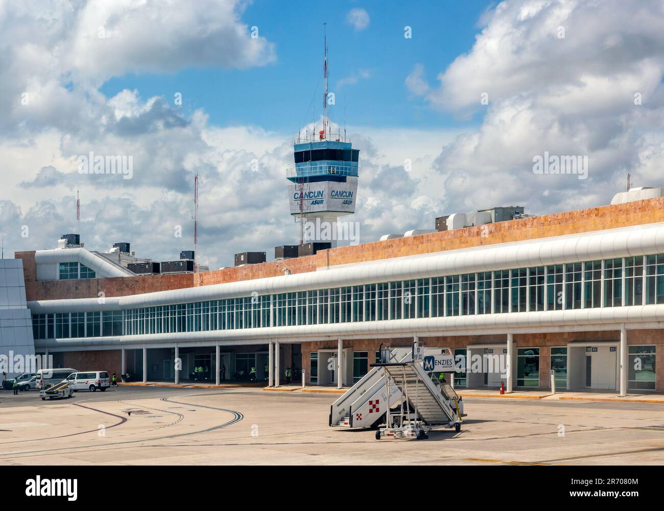 Control tower and terminal buildings, Terminal 2, Cancun International