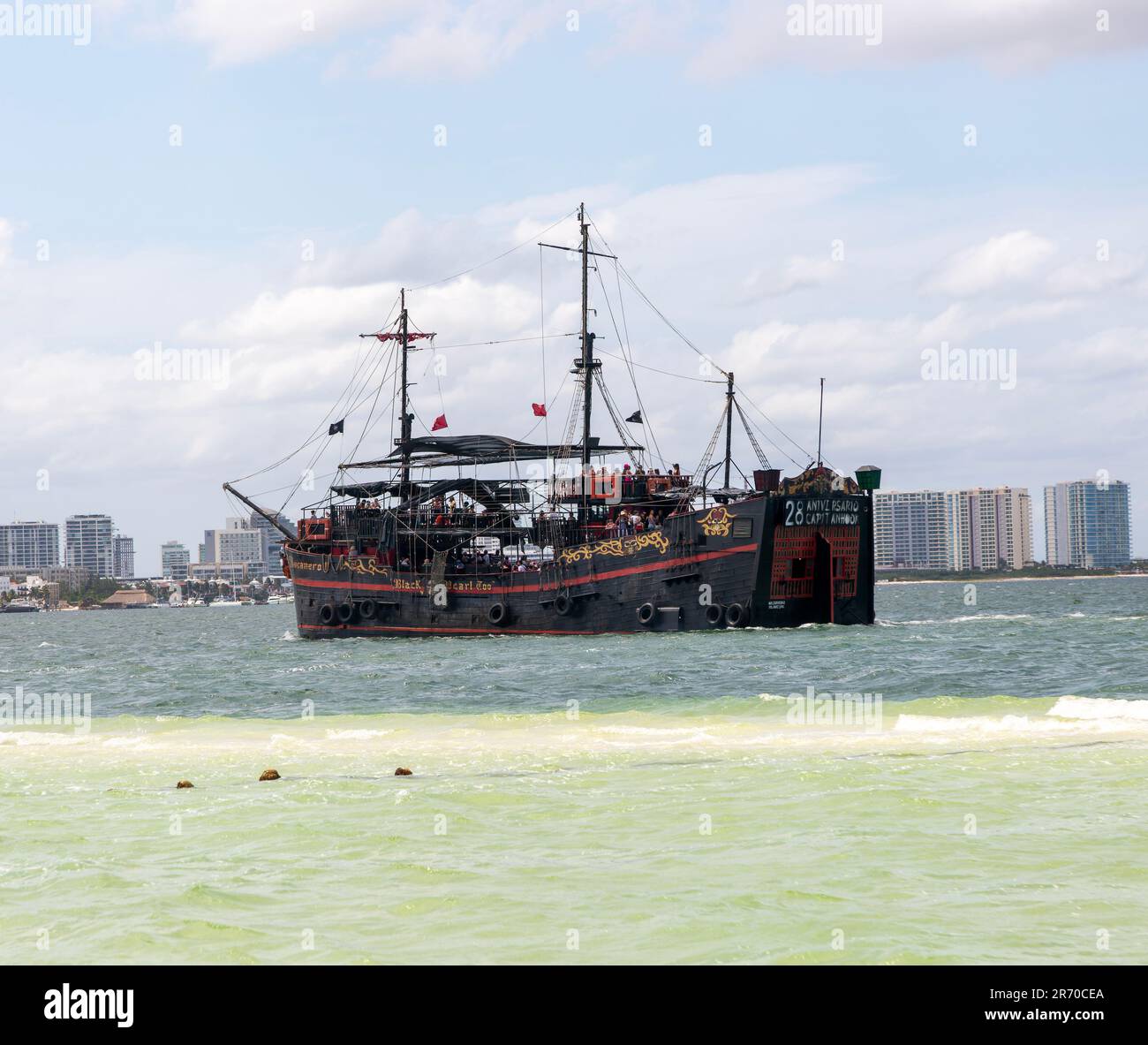 Battle on a Pirate Ship - Blog - Pirate Show Cancun