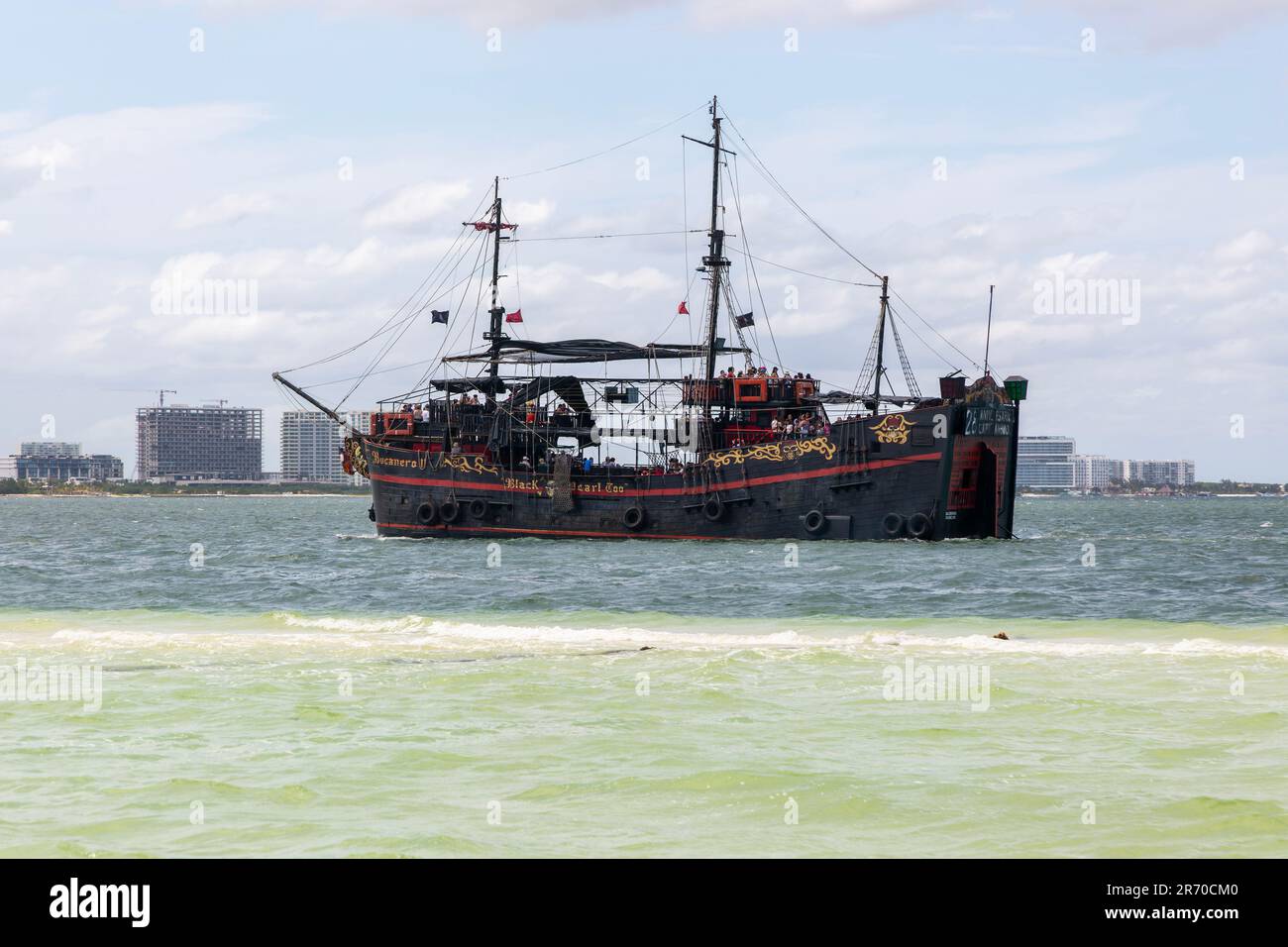 Battle on a Pirate Ship - Blog - Pirate Show Cancun, the pirate ship 