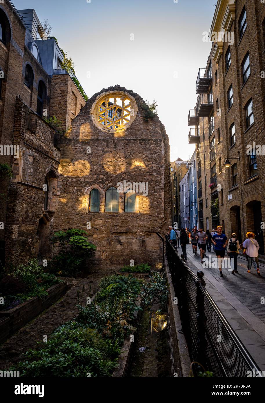 London, UK: Evening view of the ruins of Winchester Palace on Pickfords Wharf in Southwark. These are the remains of the 13th century great hall. Stock Photo