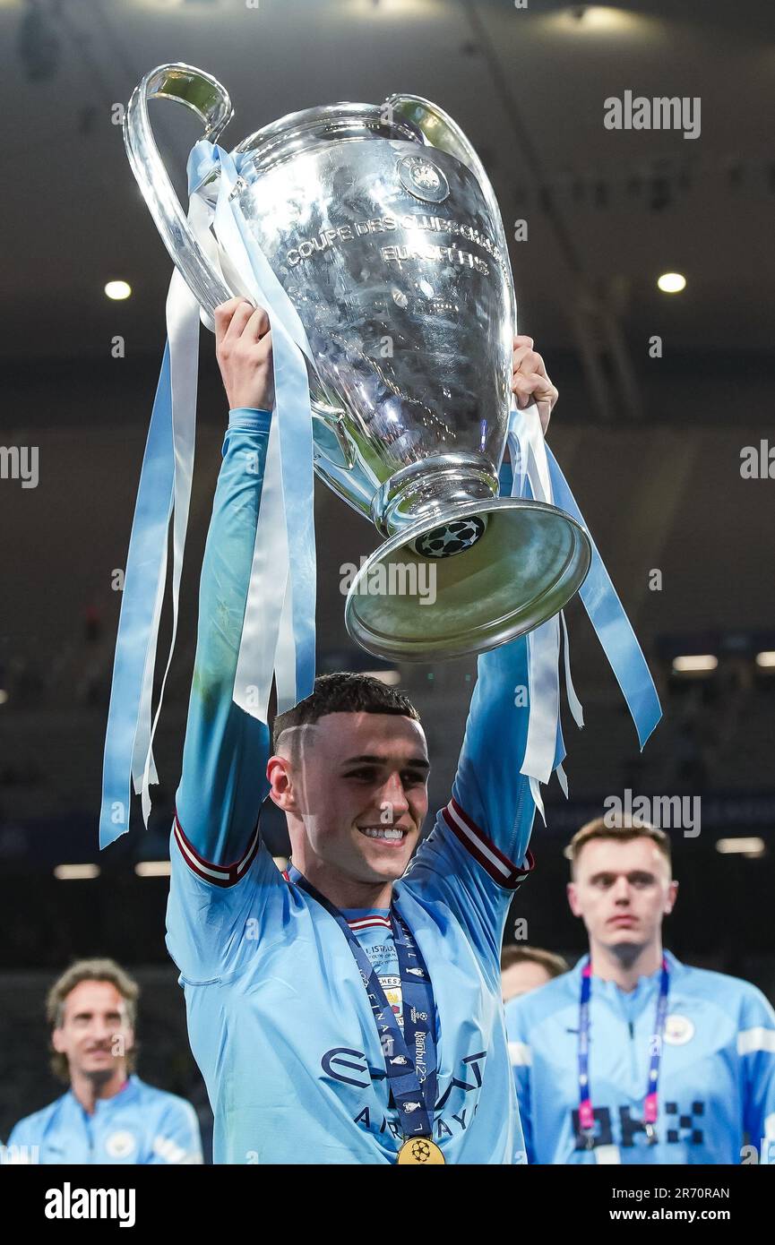 istanbul-turkey-10th-june-2023-phil-foden-of-manchester-city-lifts-the-trophy-at-the-end-of-the-uefa-champions-league-final-match-between-manchester-city-fc-and-fc-internazionale-at-ataturk-olympic-stadium-istanbul-turkey-on-june-10-2023-credit-giuseppe-maffiaalamy-live-news-2R70RAN.jpg