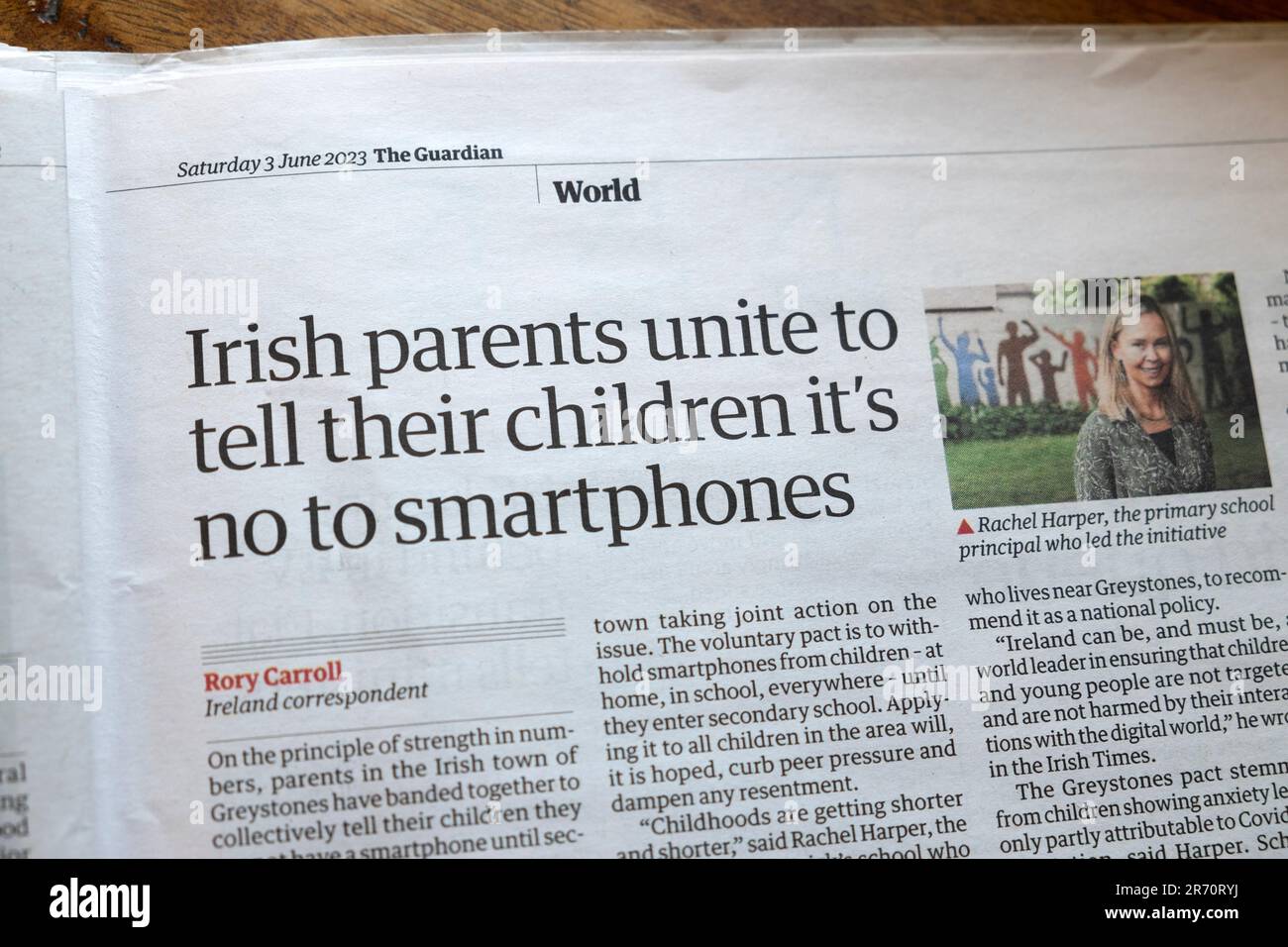 'Irish parents unite to tell their children it's no to smartphones' Guardian newspaper headline Greystones Ireland article 2 June 2023 London UK Stock Photo