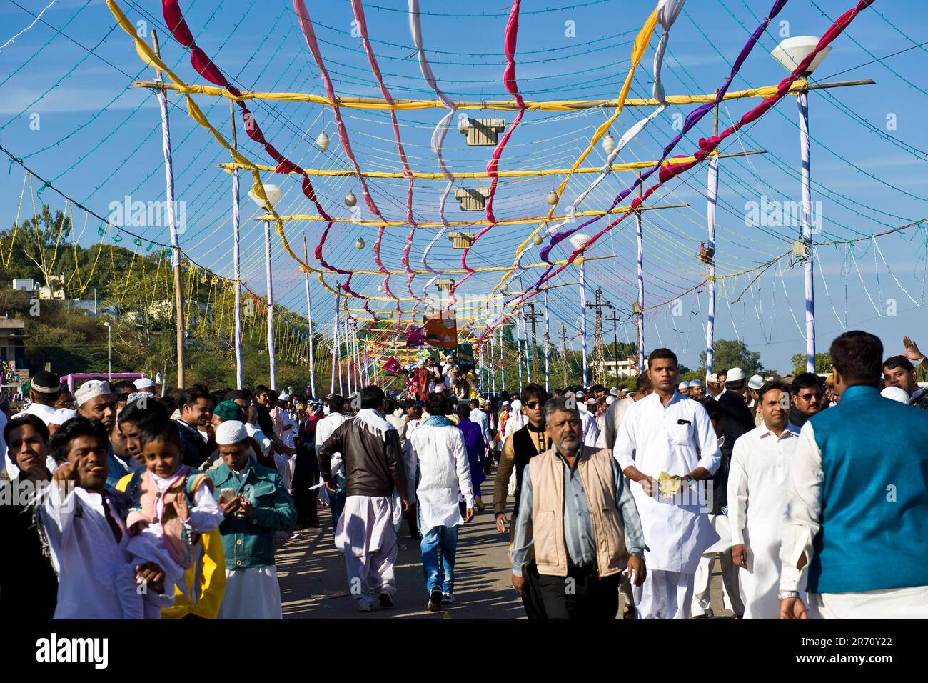 Crowd asia festival hi-res stock photography and images - Alamy