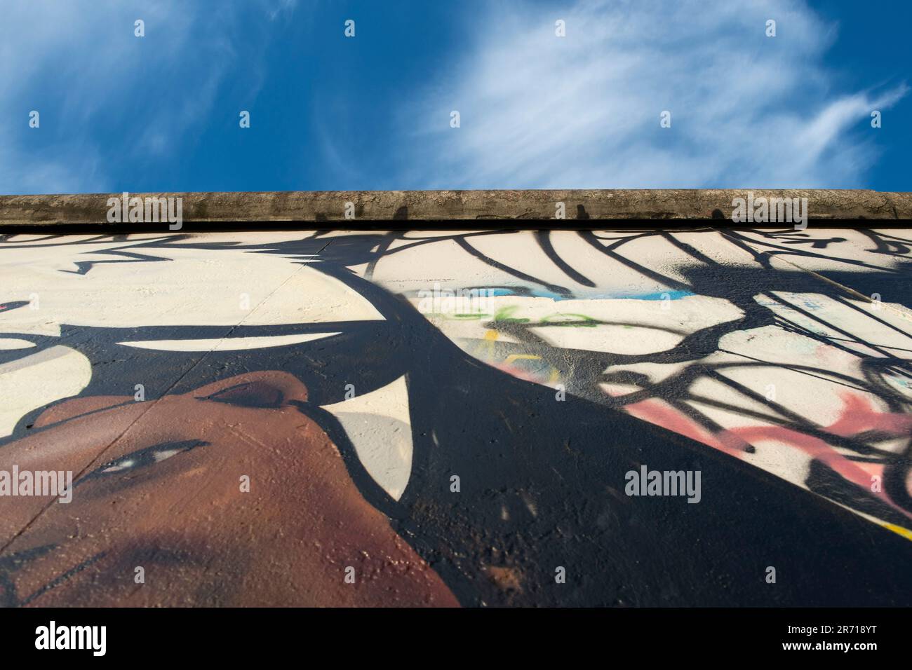 Berlin wall side view hi-res stock photography and images - Alamy