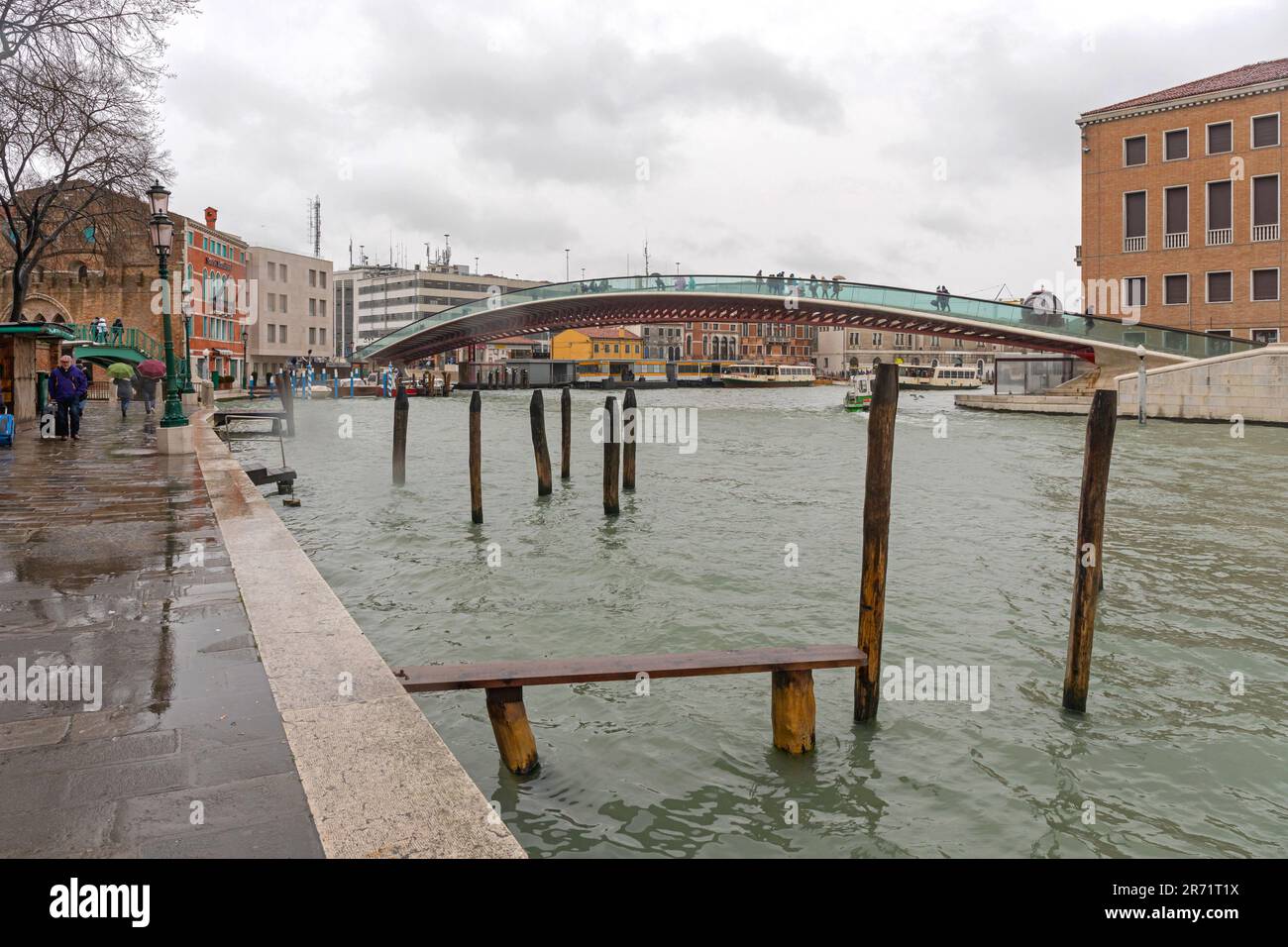Steel arched footbridge hi-res stock photography and images - Alamy