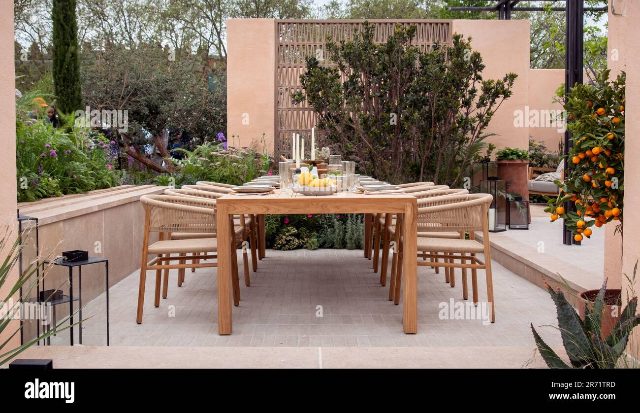 Mediterranean garden design hi-res stock photography and images - Alamy, image size:1300x838