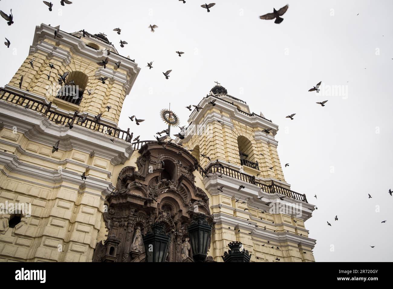 Iglesia san francisco lima peru hi-res stock photography and images - Alamy