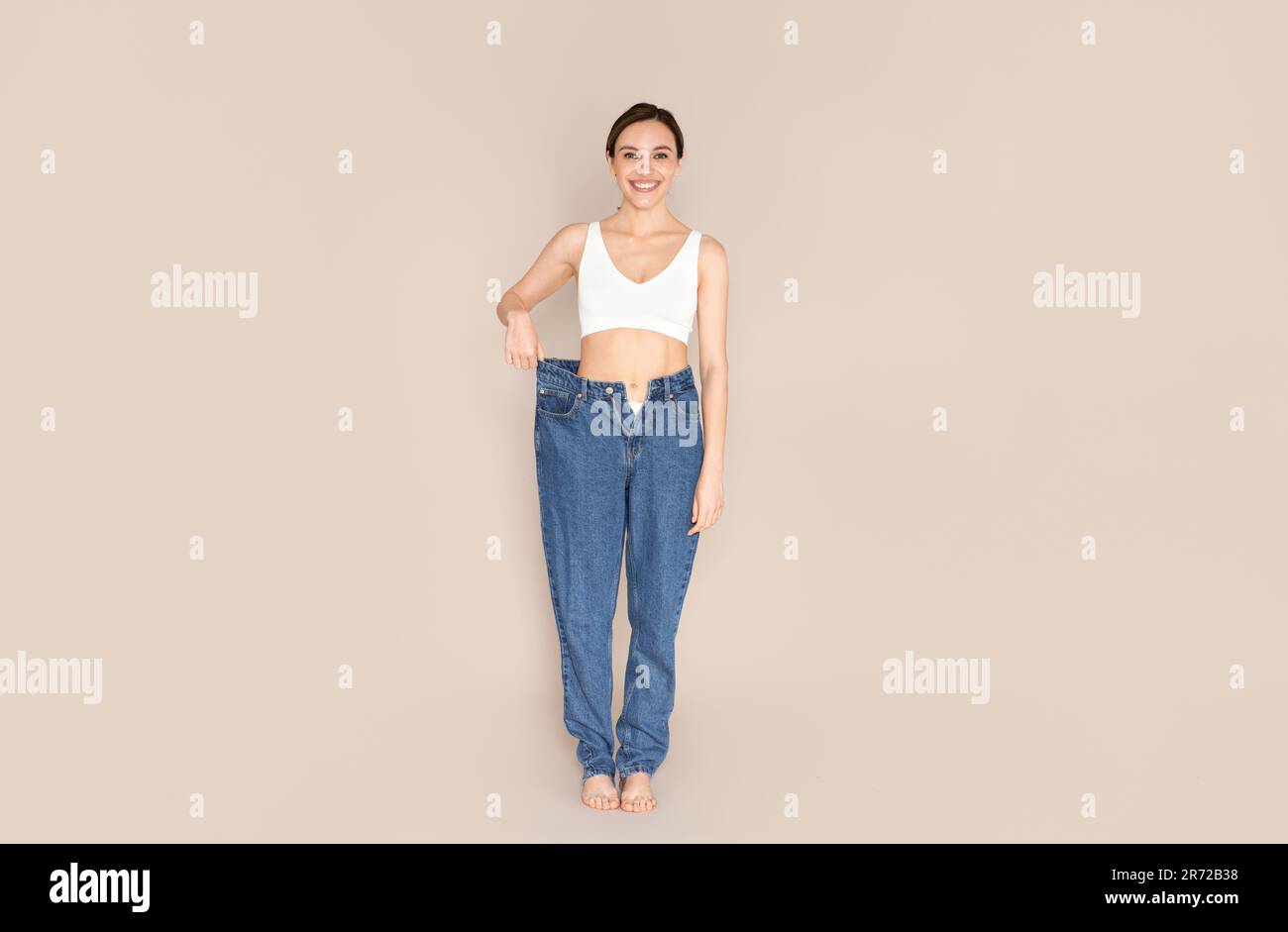 Wearing clothes too big hi-res stock photography and images - Alamy