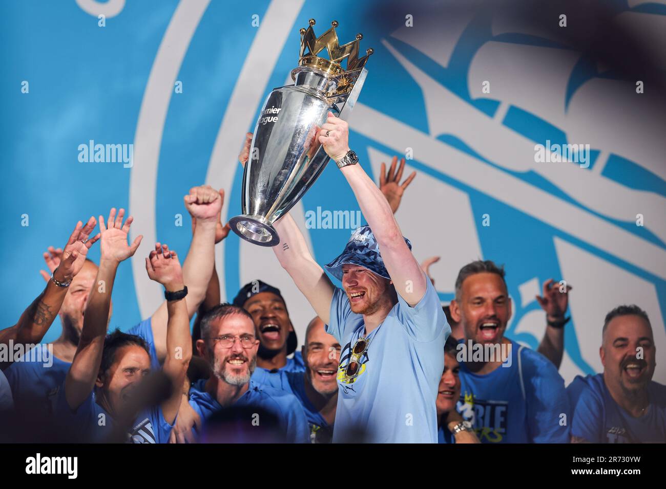 Kevin De Bruyne #17 of Manchester City lifts the Premier league trophy ...