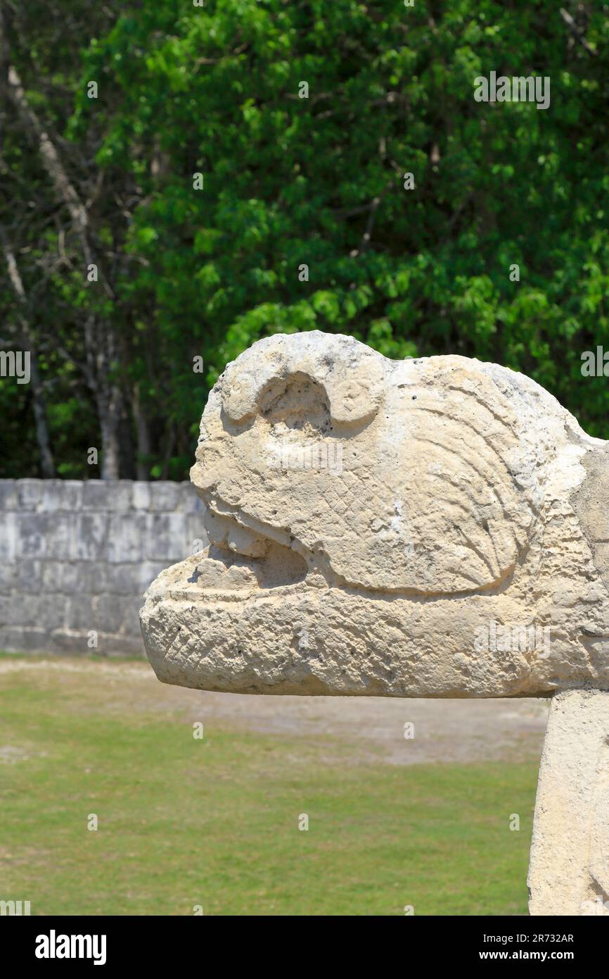 Serpent head carving at Chichen Itza, Yucatan, Yucatan Peninsular, Mexico. Stock Photo