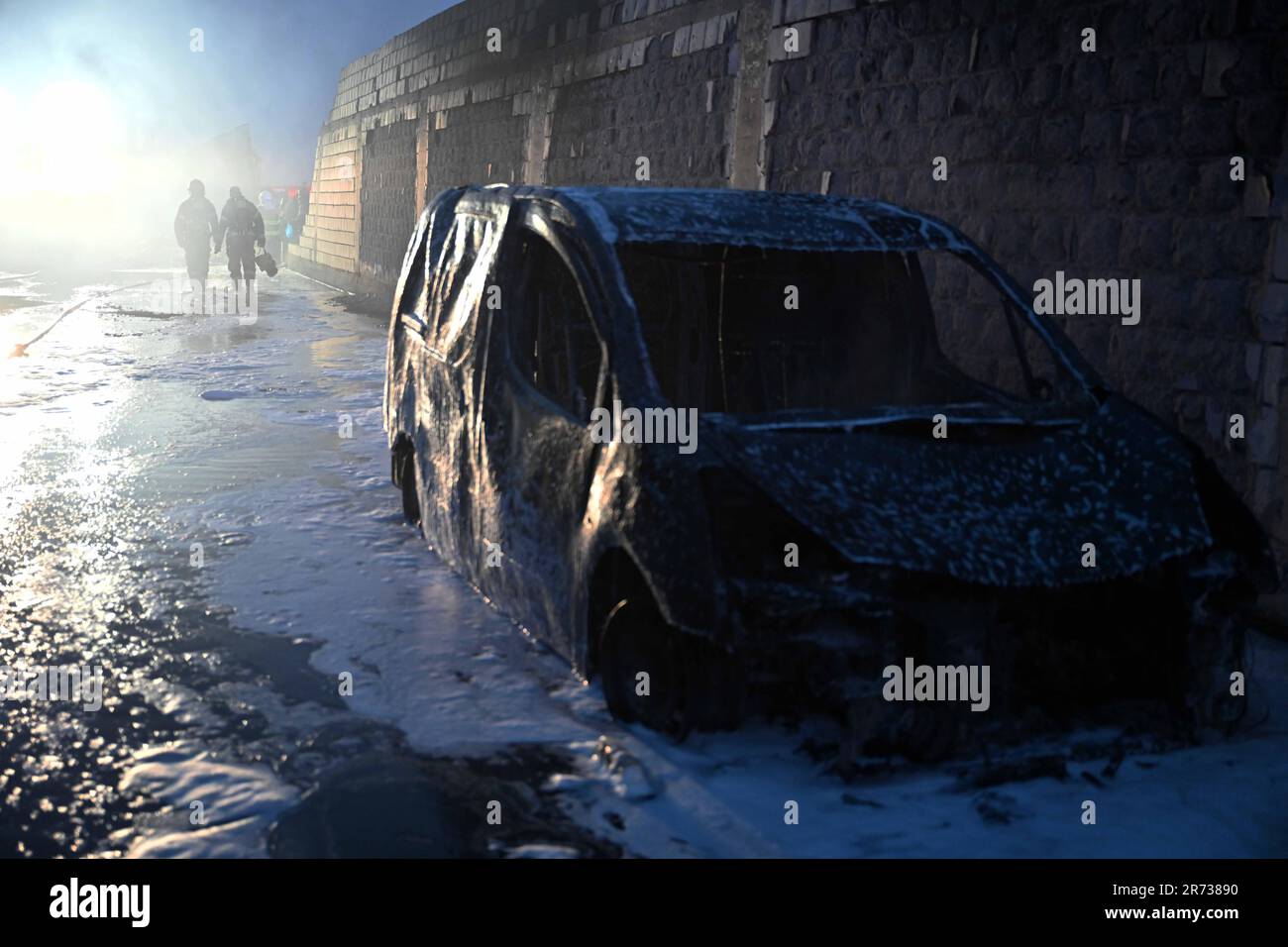 Jahra, Kuwait. 12th June, 2023. A vehicle is destroyed in a fire at a ...