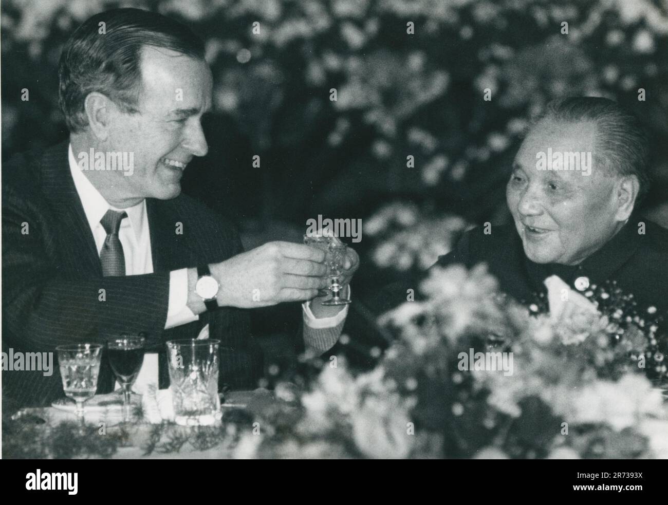U.S. President George H Bush toasts with Chinese senior leader Deng Xiaoping at a banquet held at the Great Hall of the People in Beijing, China on Feb 26, 1989. Stock Photo