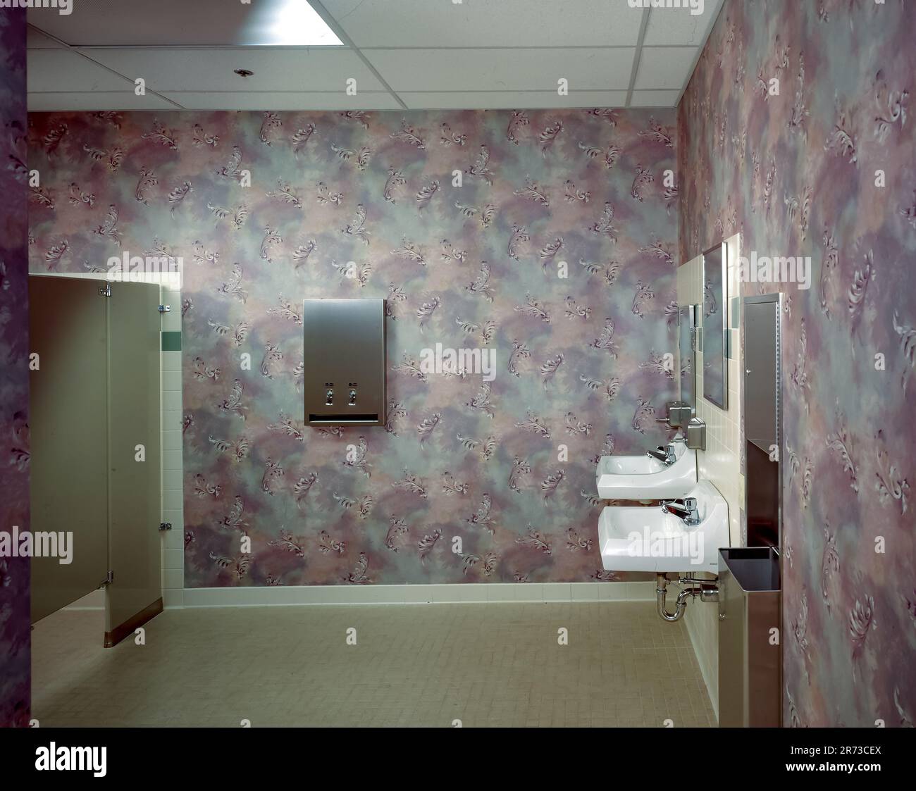 Modern, traditional and classic bathrooms. Ceramic tile.Public rest