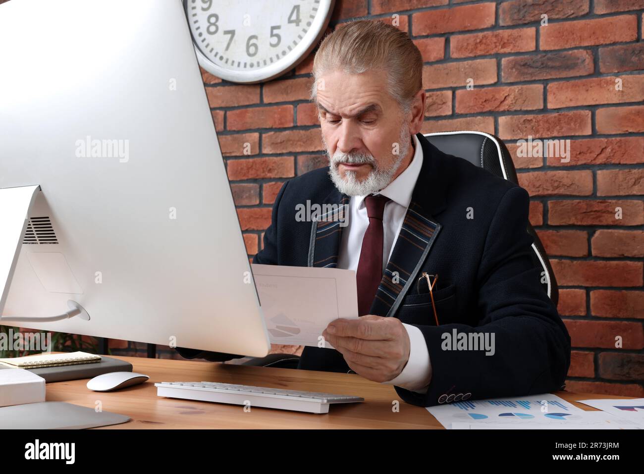 Senior boss working paper hi-res stock photography and images - Alamy