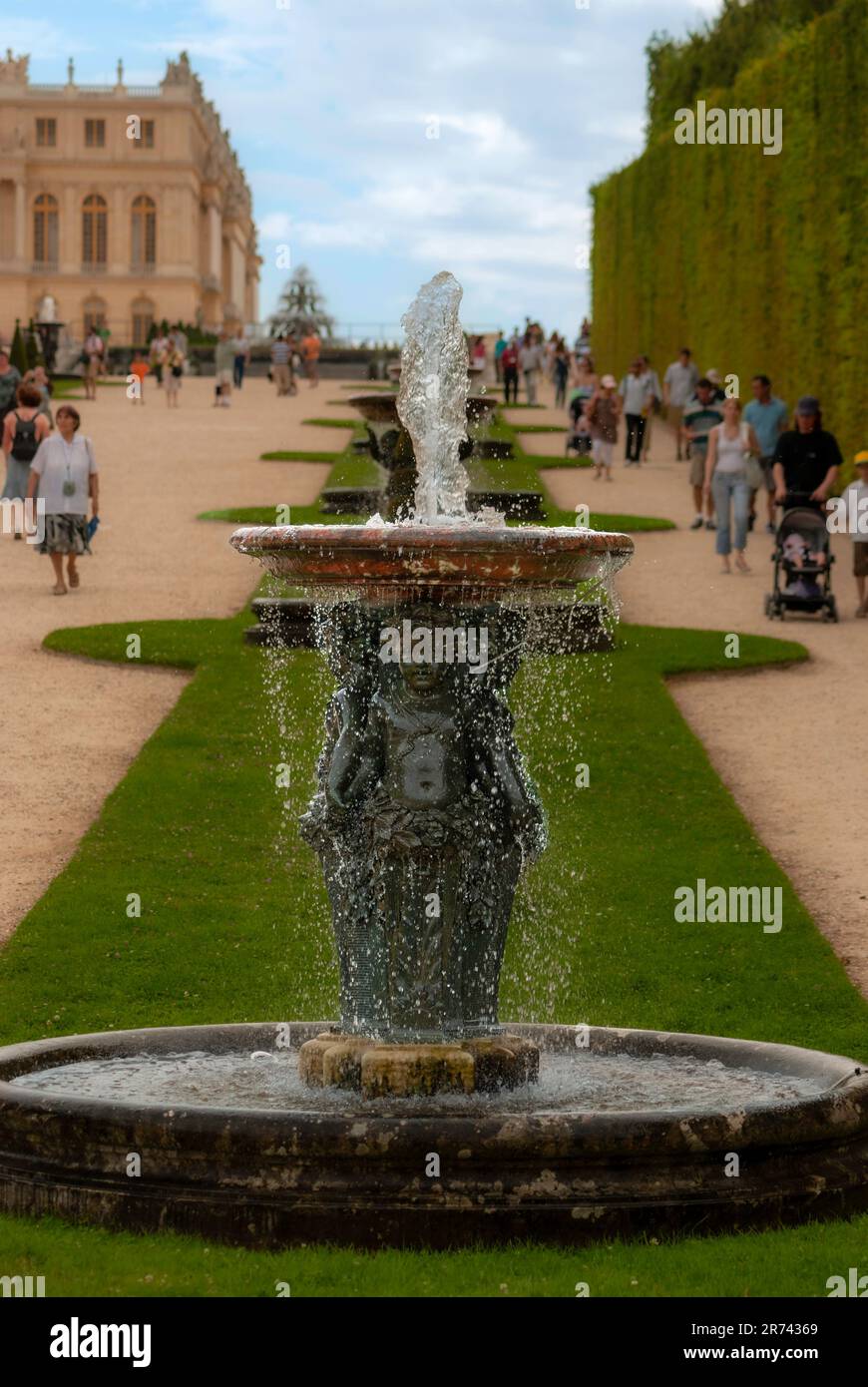 Fountain in Versailles gardens Stock Photo Alamy