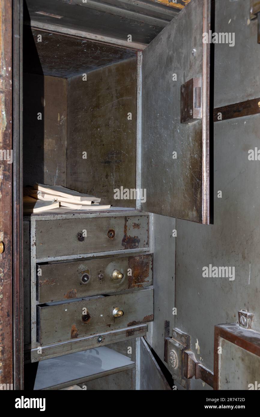 door open papers hires stock photography and images Alamy