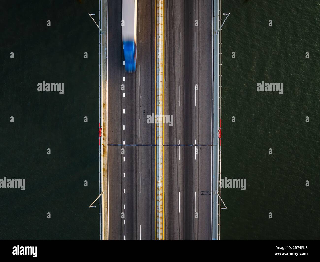 Aerial throgs neck bridge hires stock photography and images Alamy