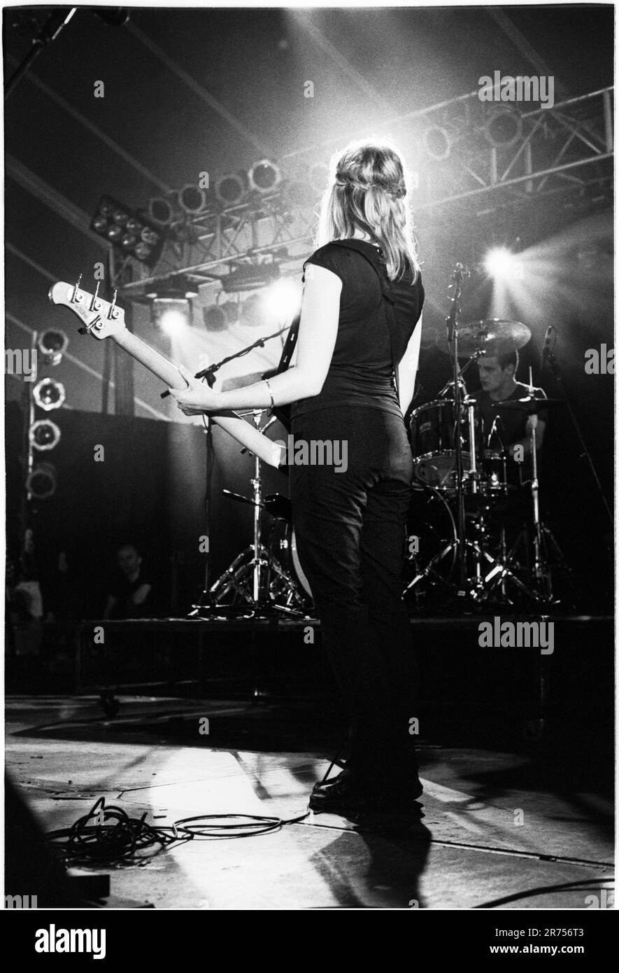 young-hilary-woods-hi-res-stock-photography-and-images-alamy