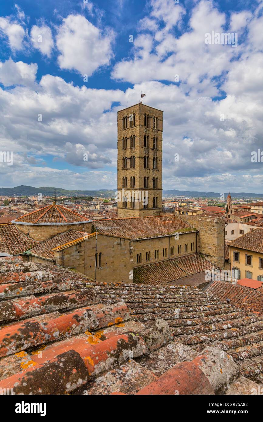Italy, Tuscany, Arezzo, elevated view on the Arezzo roofs and the tower of Santa Maria della Pieve Stock Photo