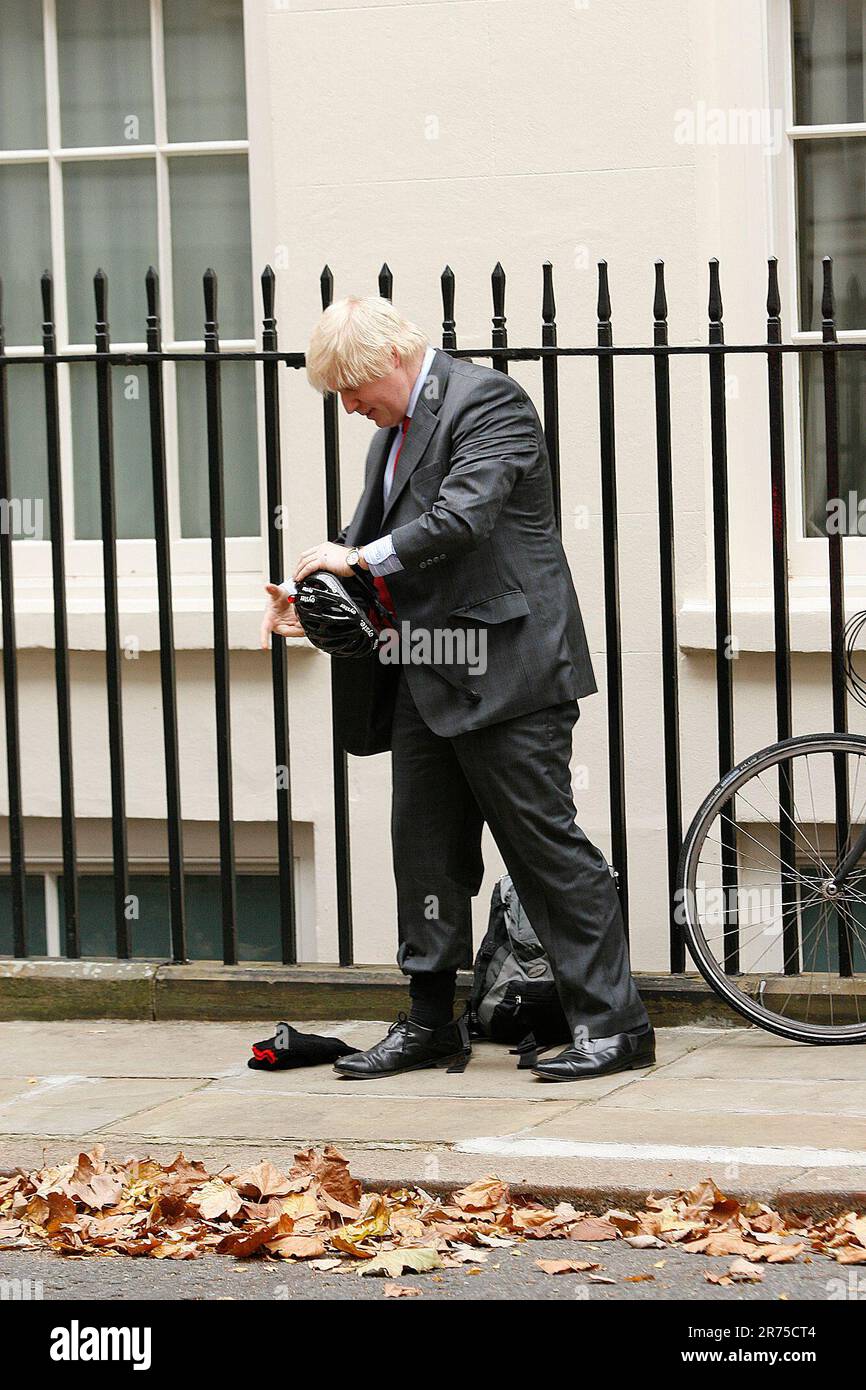 Mayor Boris Johnson leaves number 11 downing street after an hour long meeting with Chancellor George Osbourne Stock Photo