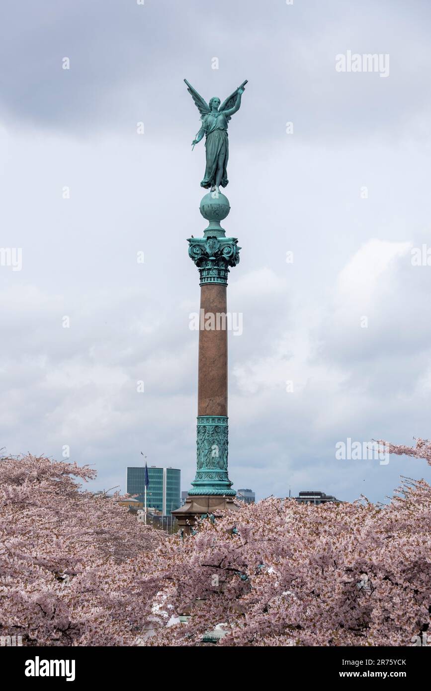 Ivar Huitfeldt column in Langelinie Park showing goddess Victoria on ...