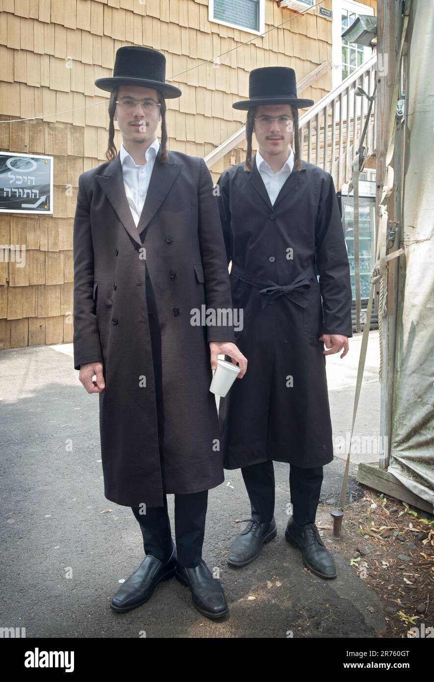 Posed portrait of hasidic orthodox Jewish twin brothers who are students in Monsey New York, 2023. Stock Photo