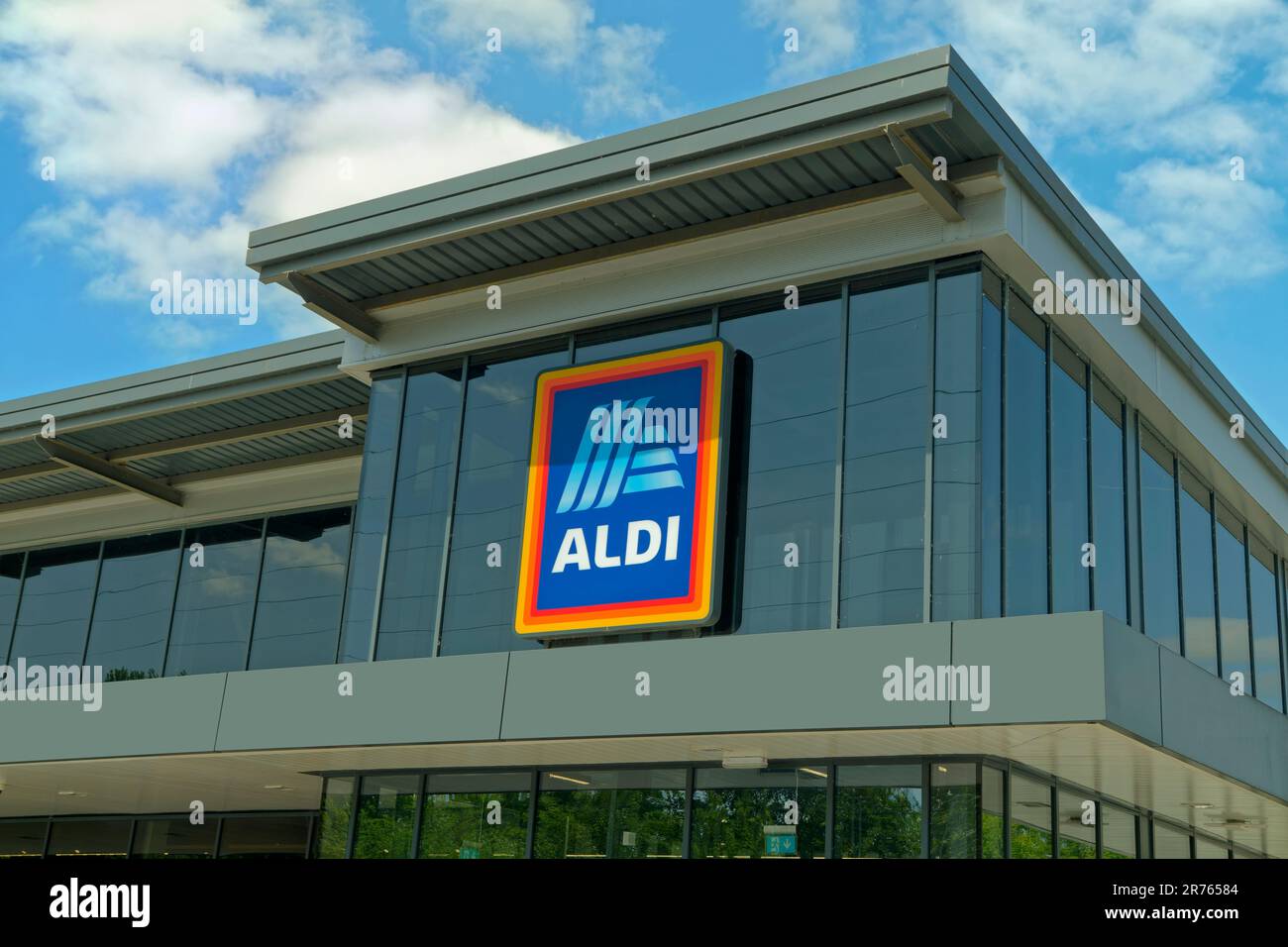 UK Aldi retail store at Northwich in Cheshire, England Stock Photo Alamy