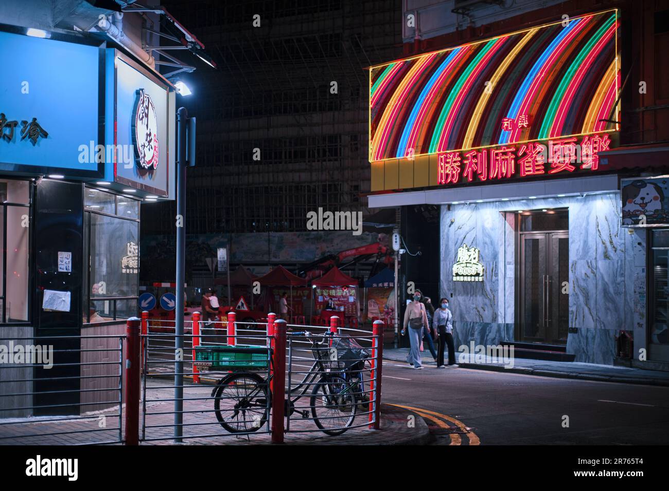 HK132 + 133 At The Wine Shop – Streets Of Old Hong Kong – King & Country – Soldats 1/32