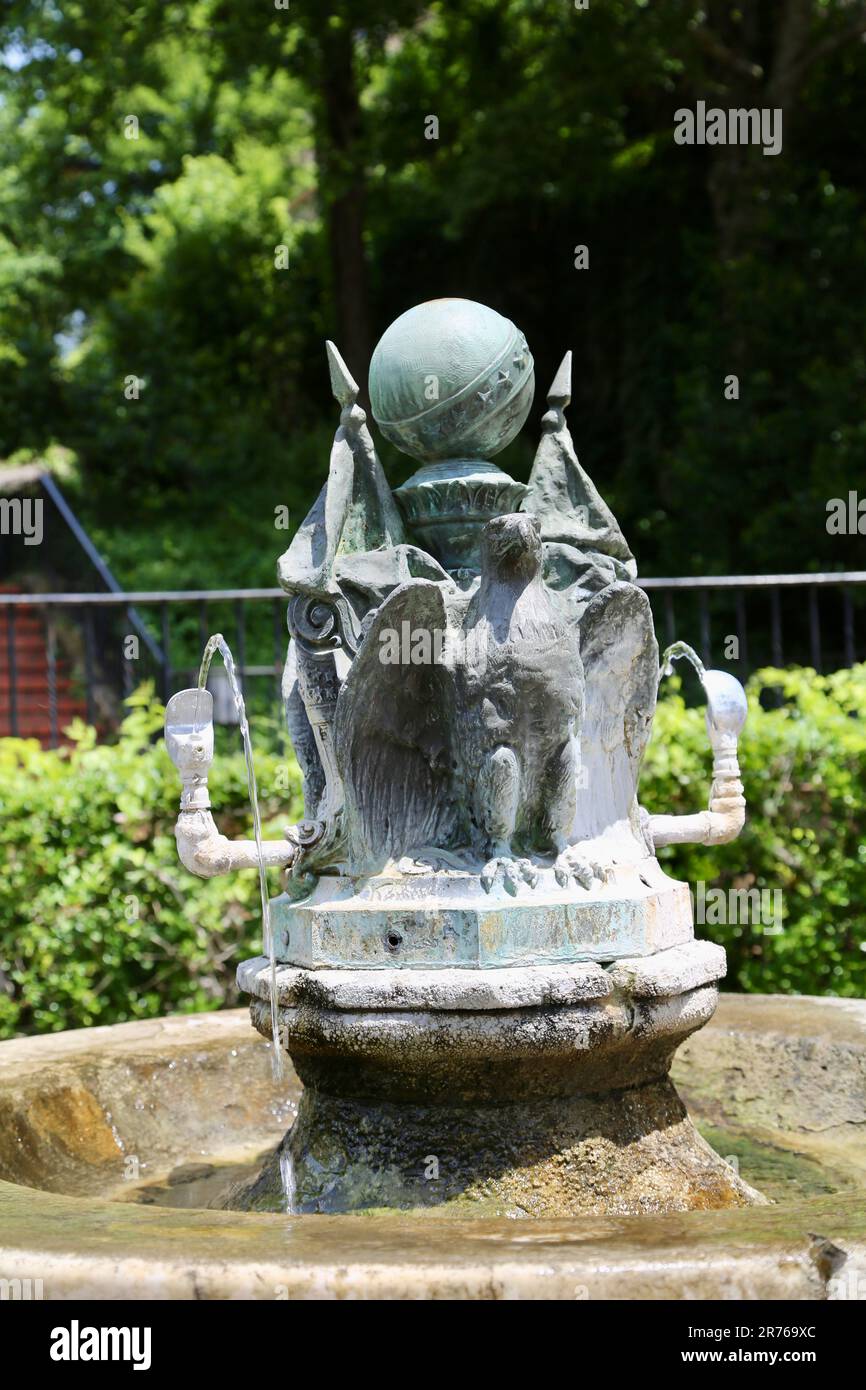 Public water fountain hot springs hi-res stock photography and images ...