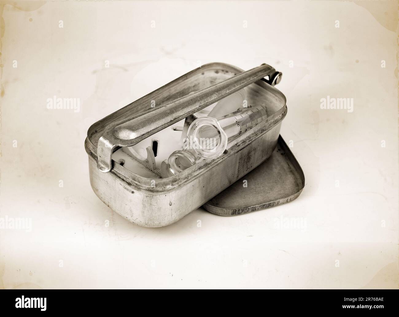 Antique boiler to sterilize for multipurpose used glass syringes in