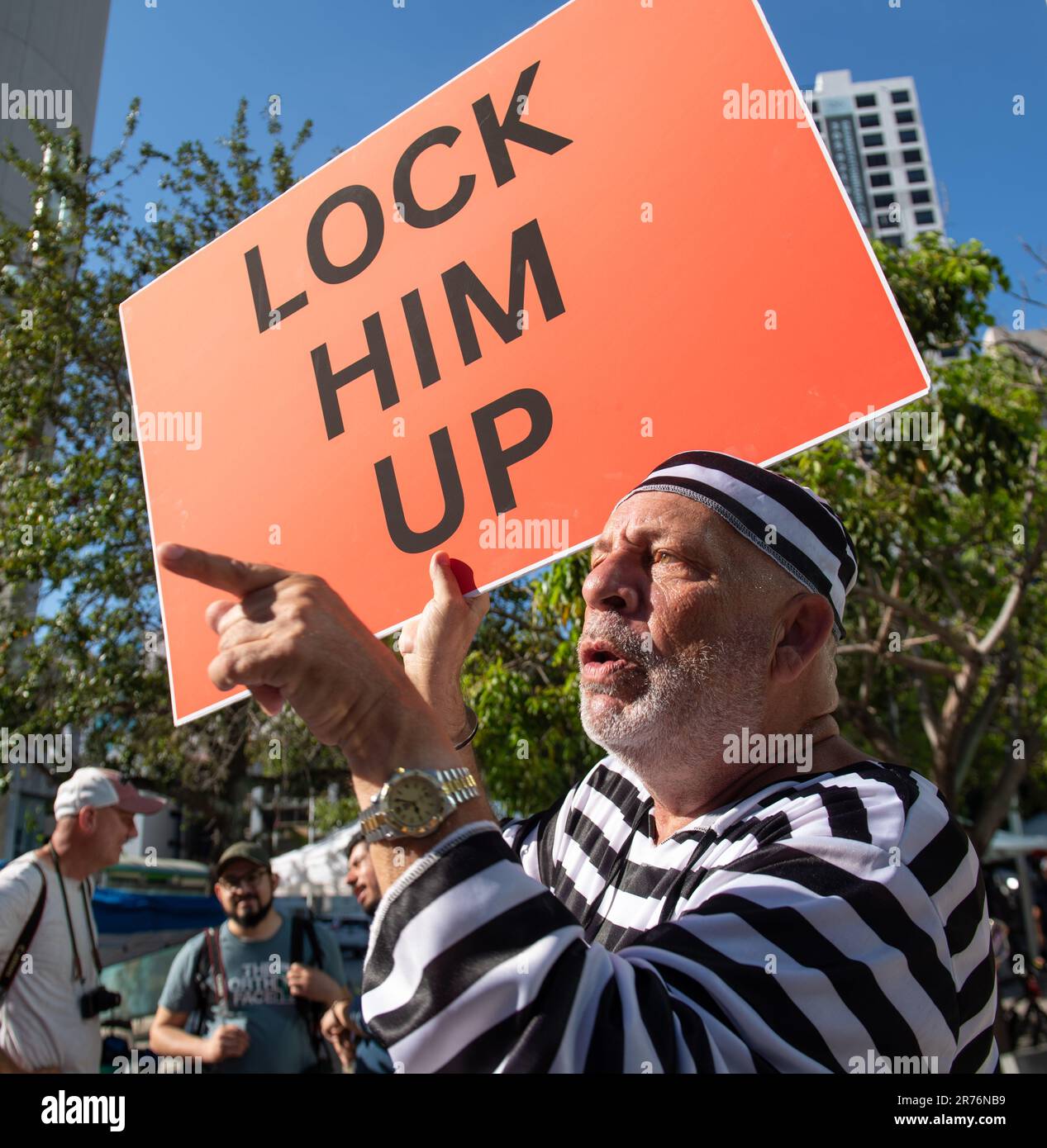 Miami, Florida, USA. 13th June, 2023. June 13, 2023 Miami, FL: Domenic Santana, a supporter of the charges against former US president Donald Trump, dresses in costume in front of the Wilkie D. Ferguson Jr. US Federal Courthouse before Trump is arraigned for espionage and obstruction of justice. (Credit Image: © Dominic Gwinn/ZUMA Press Wire) EDITORIAL USAGE ONLY! Not for Commercial USAGE! Stock Photo
