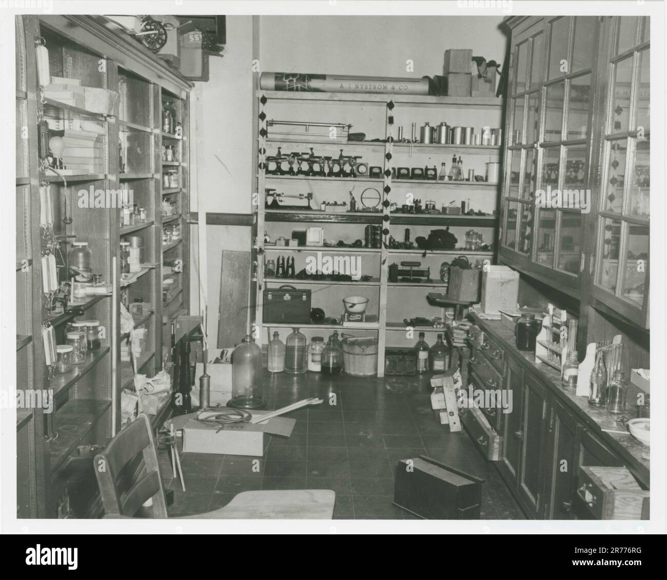 Science Storeroom High school events documentation hi-res stock photography and images ...