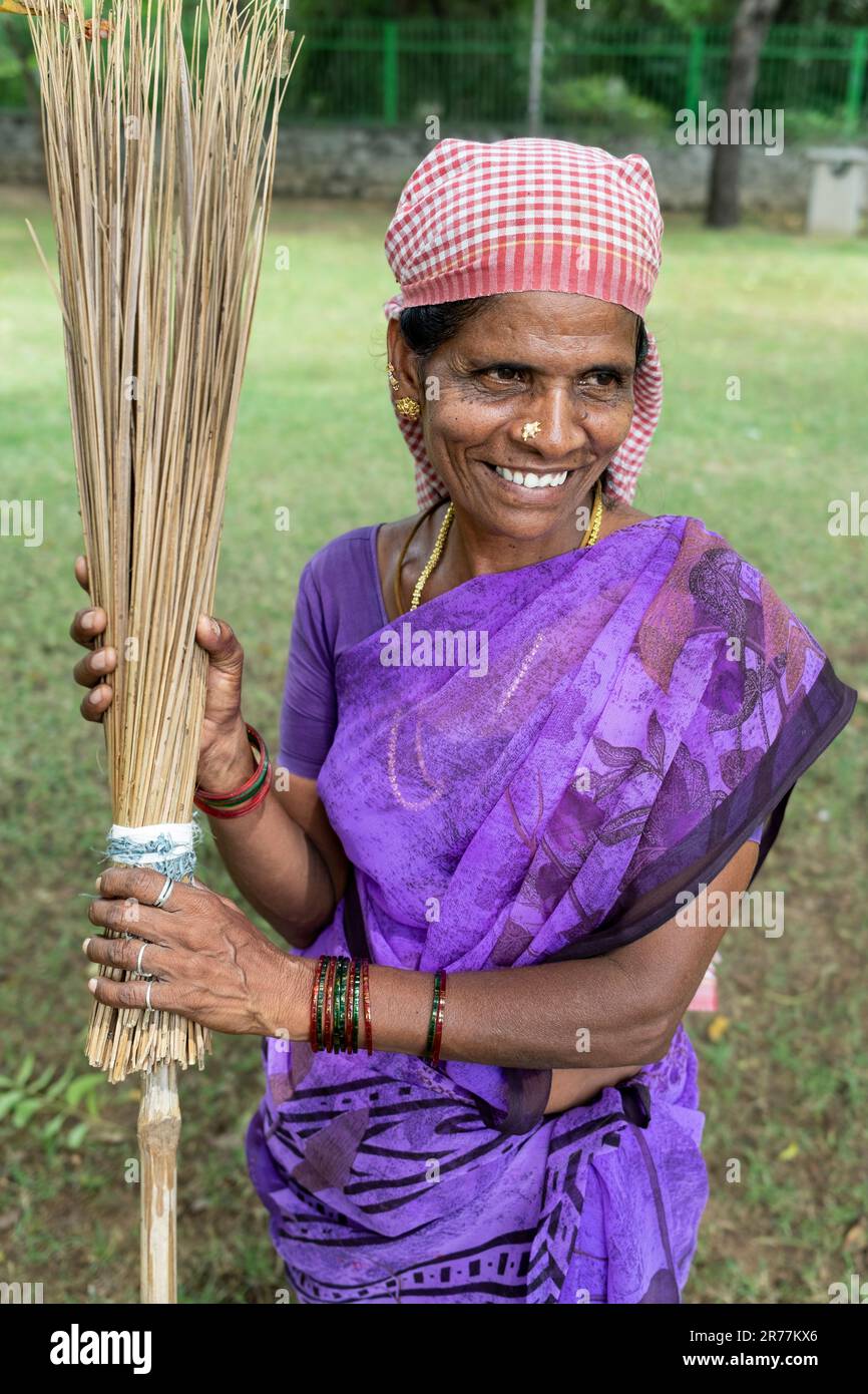Street sweeper in traditional clothing, Kailasanatha Temple