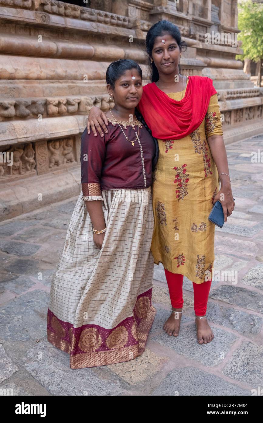 Pusari Worshipers in traditional sari visit Airavateshwara Hindu Temple ...