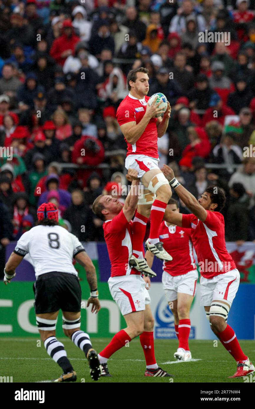 Wales Sam Warburton wins a line out against Fiji during a Pool D match of the Rugby World Cup 2011, Waikato Stadium, Hamilton, New Zealand, Sunday, October 02, 2011. Stock Photo