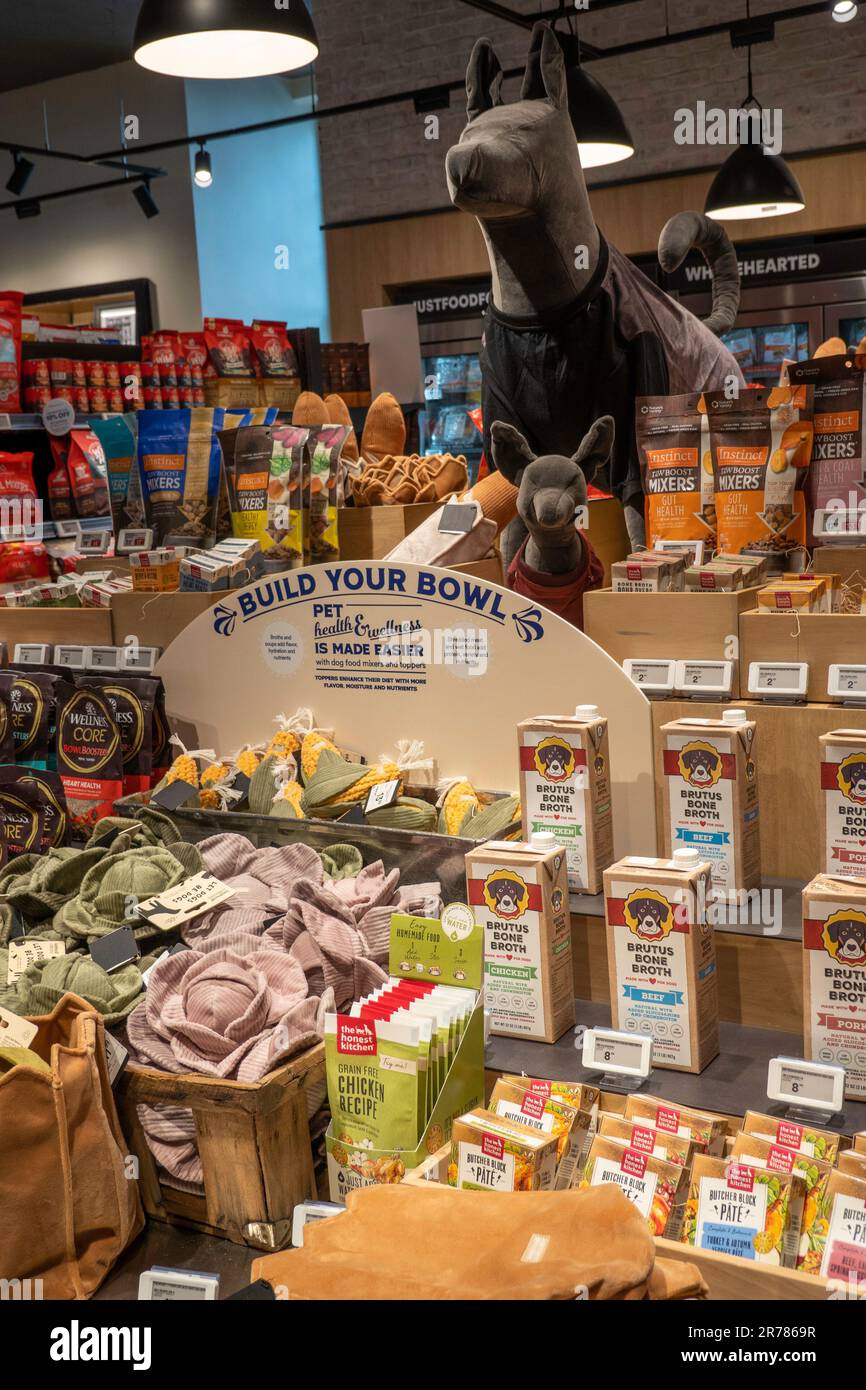 The Petco in Union Square offers a full range of pet supplies, New York City, USA  2023 Stock Photo