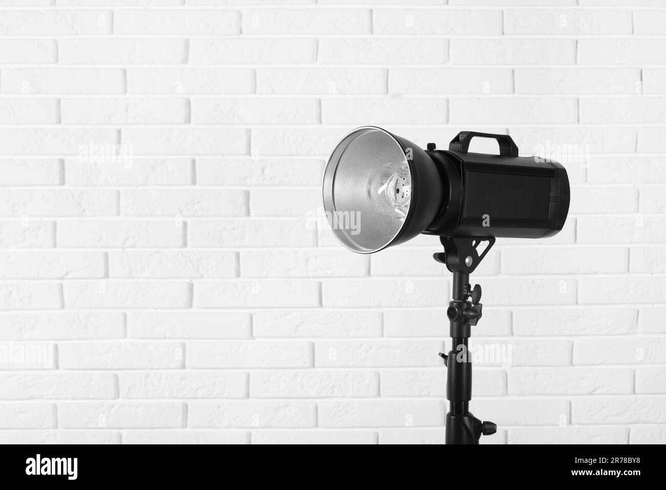 Studio photography reflector Black and White Stock Photos & Images Alamy