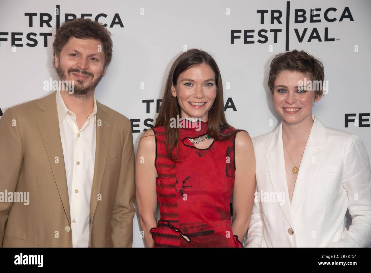 NEW YORK, NEW YORK - JUNE 13: (L-R) Michael Cera, Hannah Gross and ...