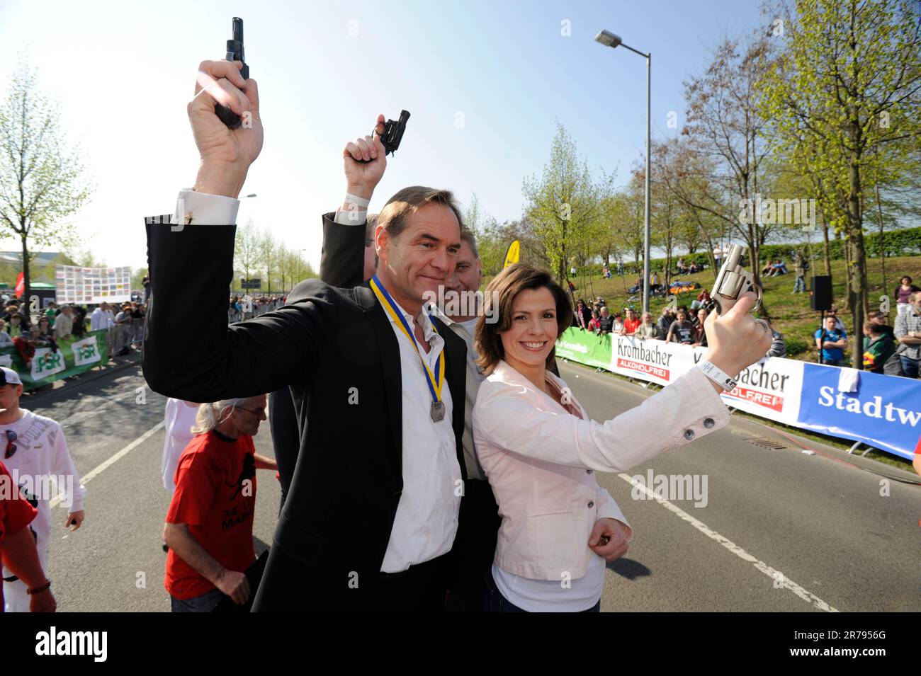 Franziska Schenk, 34. Marathon in Leipzig am 25.4.2010 Startschuss Leichtathletik. Stock Photo