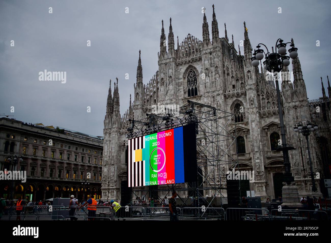 Milano, Italy. 13th June, 2023. A view of the Milan Cathedral with the technicians testing the giant screen, which will project live images of the state funeral ceremony for Silvio Berlusconi Preparations for the state funeral of Silvio Berlusconi, who died on June 12 at the San Raffaele hospital at the age of 86. Credit: SOPA Images Limited/Alamy Live News Stock Photo