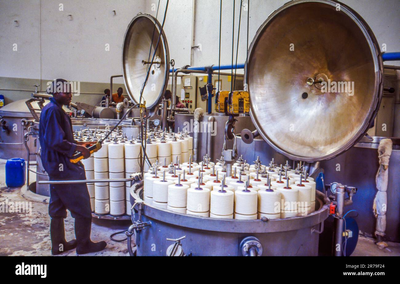 Zambia, Ndola, labourers of Swarp Spinning Mills with cotton yarn on