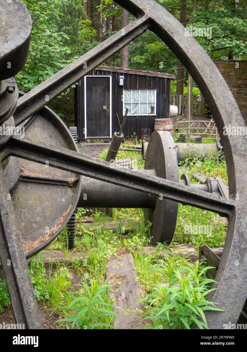 abandoned metal work framing the hut and washing line in the background at Beamish Museum Stock Photo