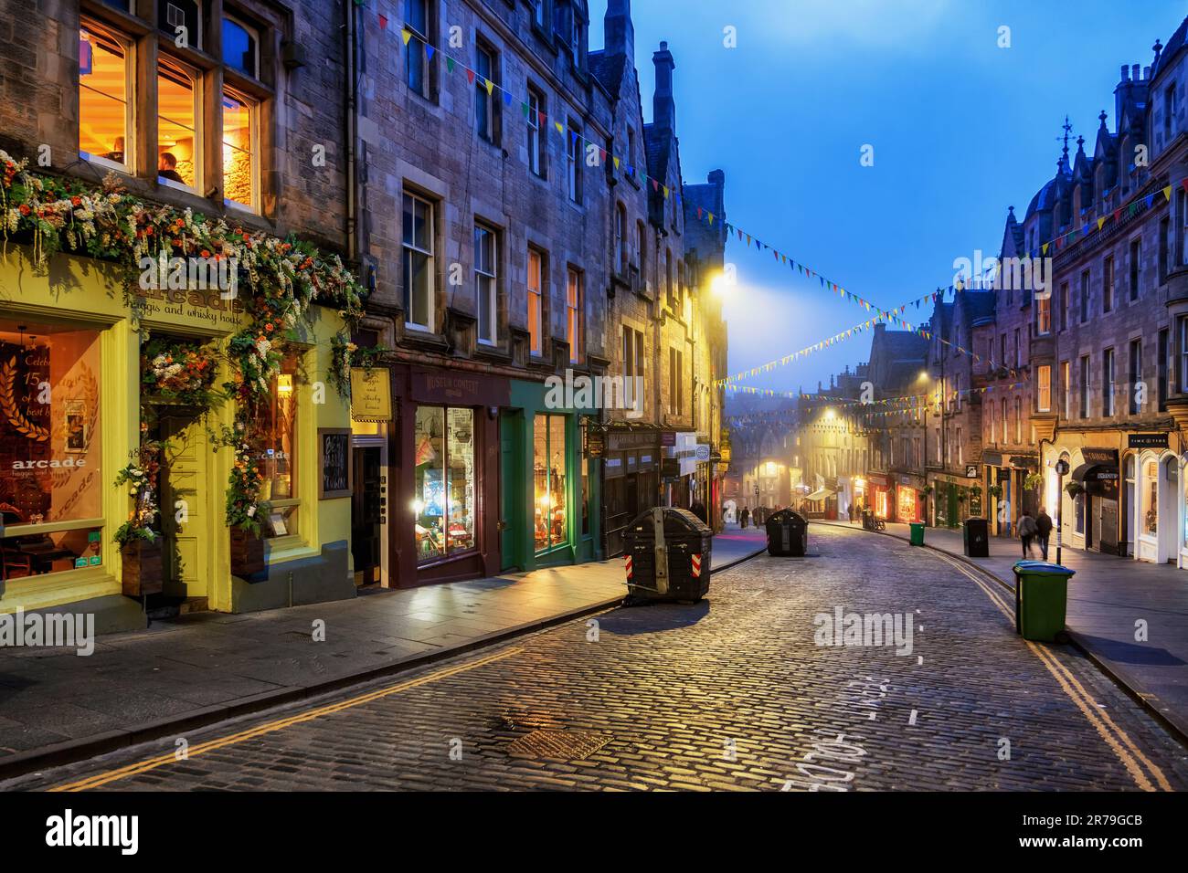 Edinburgh evening street houses hi-res stock photography and images - Alamy