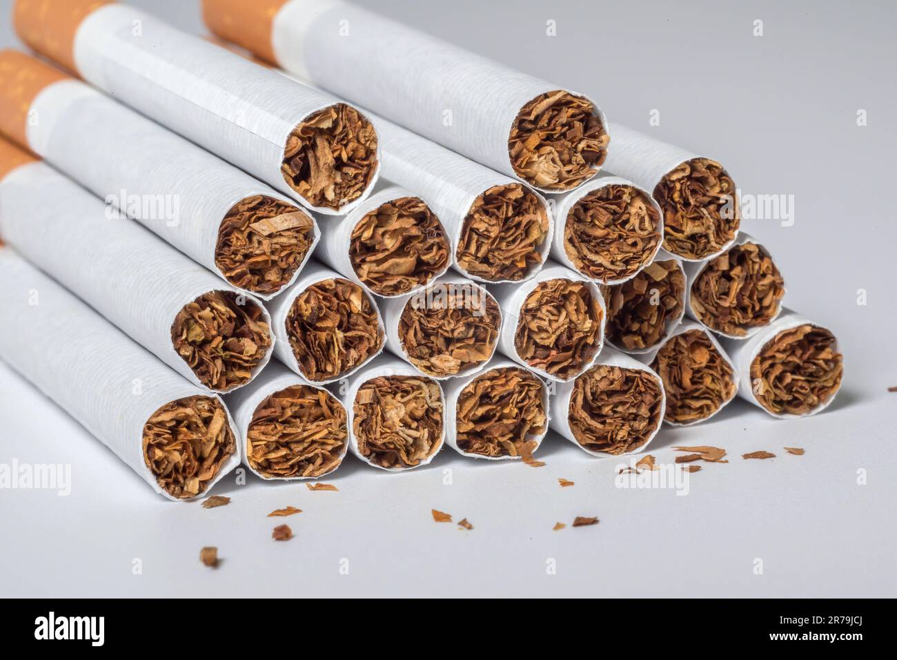 Cigarette pack advertisement hi-res stock photography and images ...