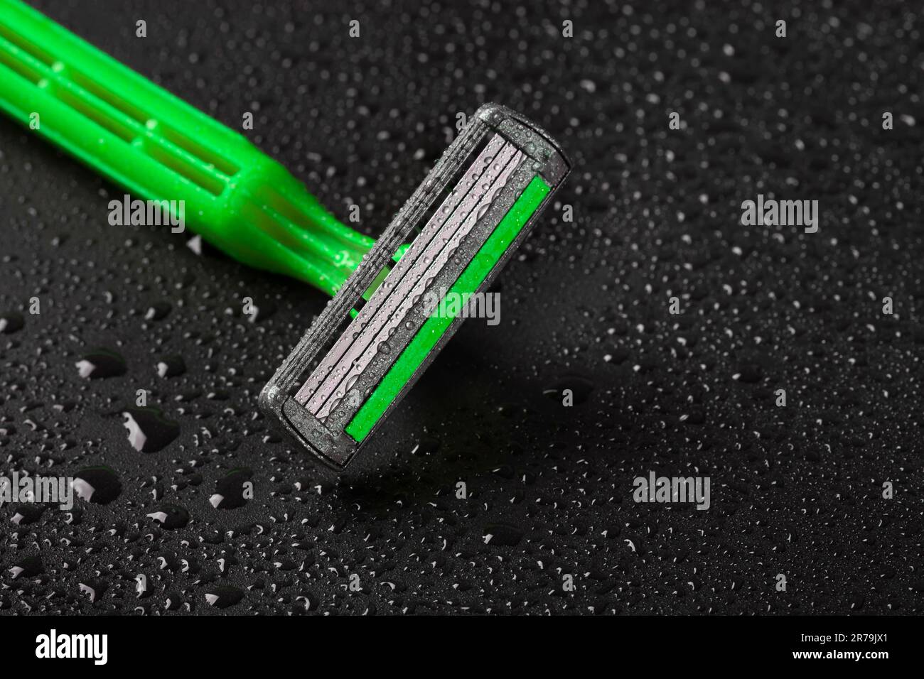 Razor blade new hi-res stock photography and images - Alamy