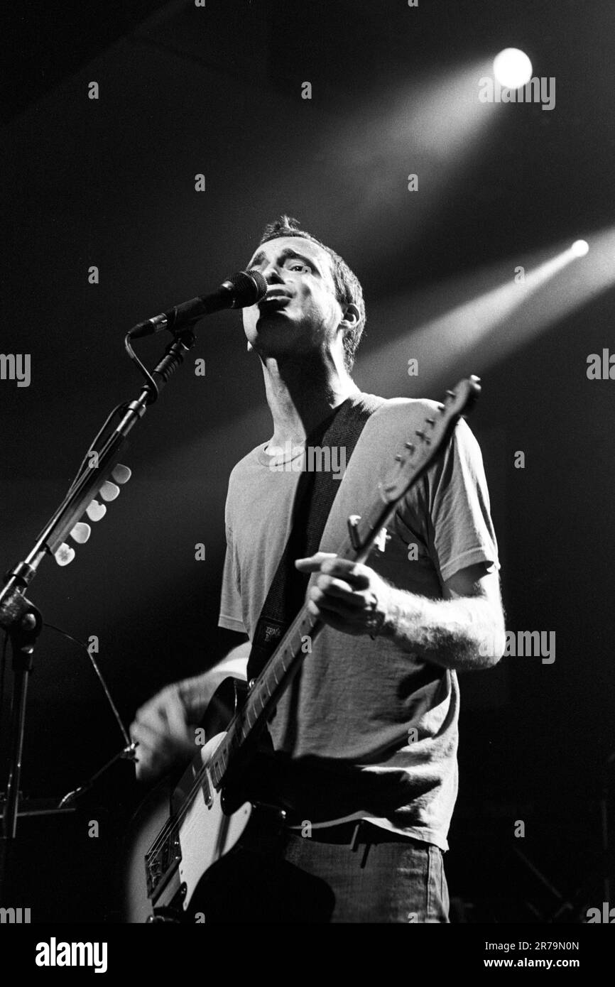 Fran Healy of Travis playing on The Man Who Tour at the Great Hall at Cardiff University on 17 October 1999. Photograph: Rob Watkins Stock Photo