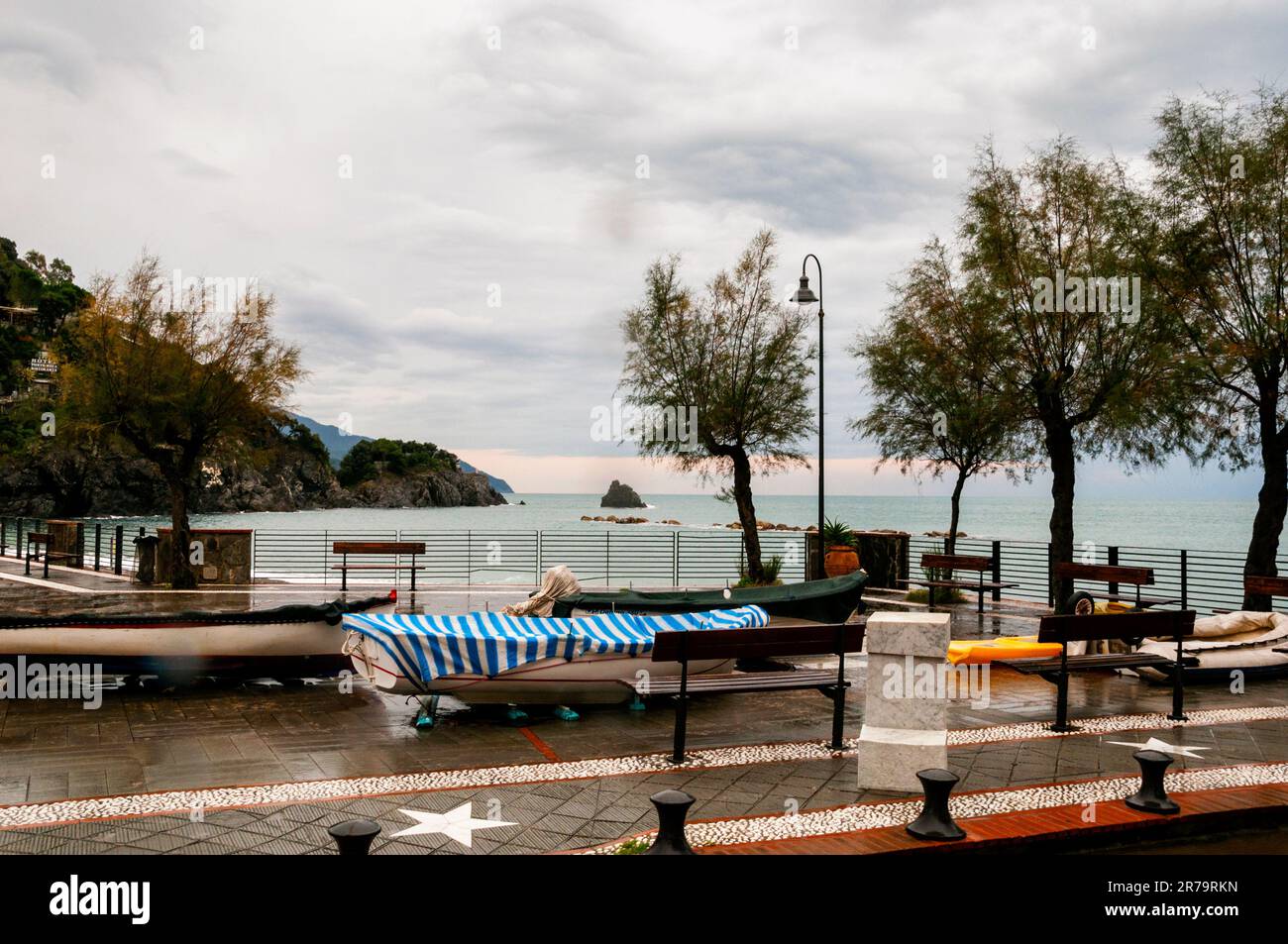 Sentiero in spiaggia hi-res stock photography and images - Alamy