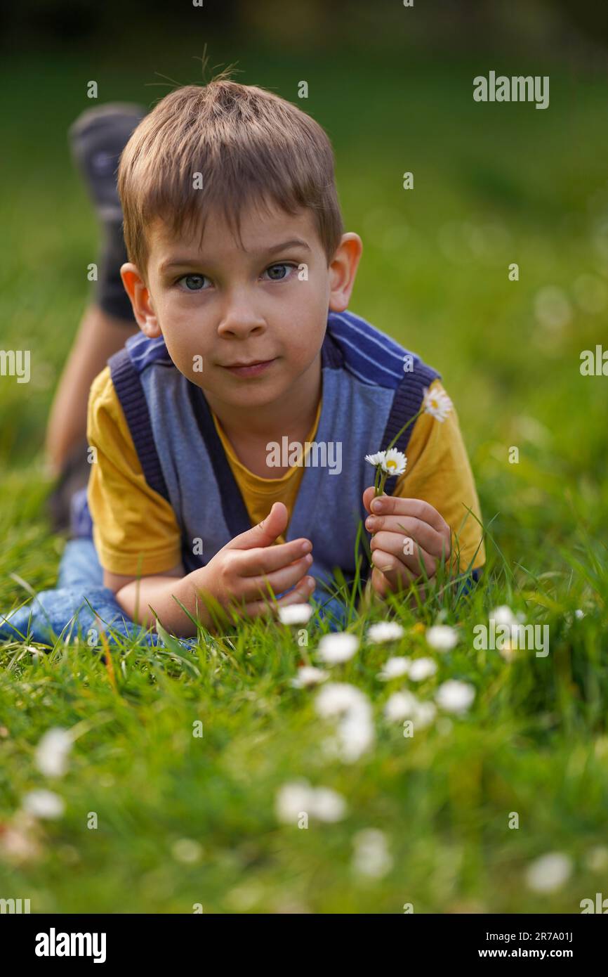 Child enjoying nature hi-res stock photography and images - Alamy